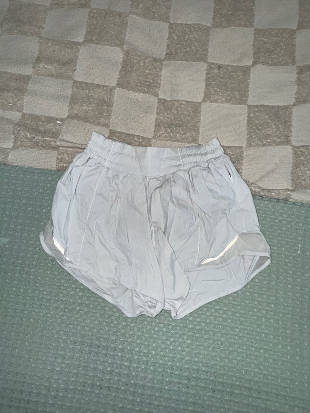 Lululemon Hotty Hot Short II *Long 4"
White size 2